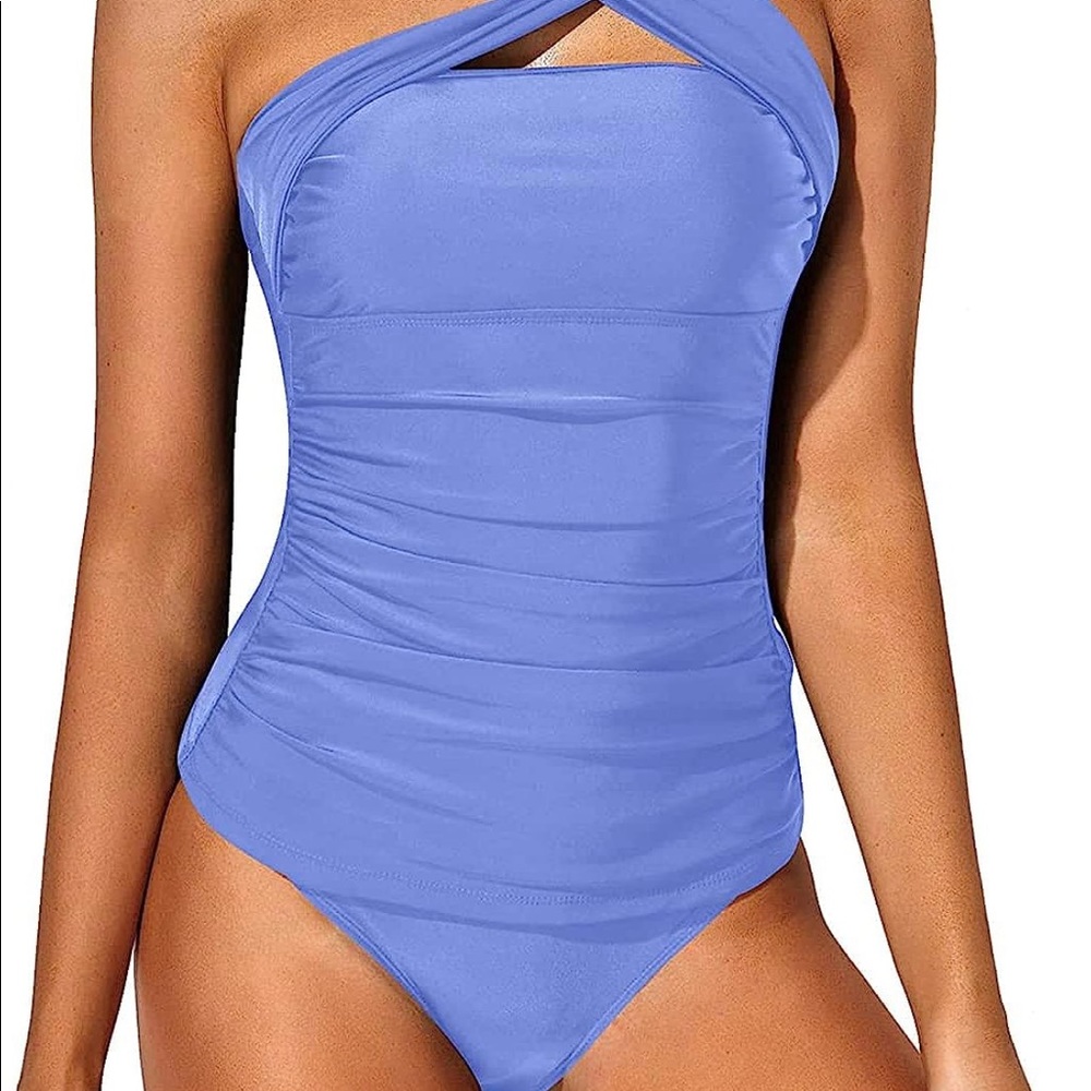 Brand new never worn Amazon swimsuit. Beautiful lilac color. Tankini